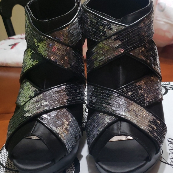 Soley Black by BKE Buckle Peep toe heels - Picture 2 of 7